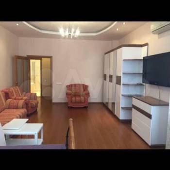 Сдается 1-комнатная квартира, 65 м²