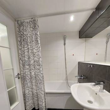 Продается 1-комнатная квартира, 37 м²