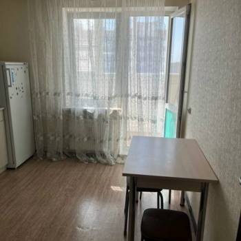 Сдается 1-комнатная квартира, 38 м²