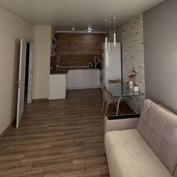 Продается 1-комнатная квартира, 50 м²