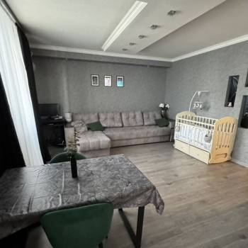 Продается 1-комнатная квартира, 42 м²