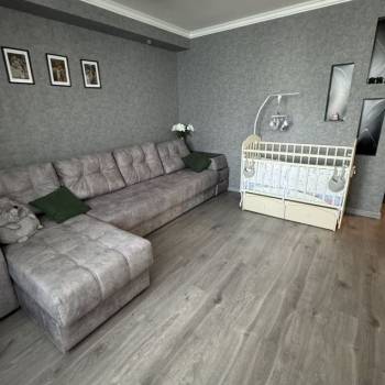 Продается 1-комнатная квартира, 42 м²