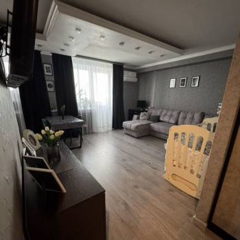 Продается 1-комнатная квартира, 42 м²
