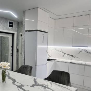 Сдается 2-х комнатная квартира, 79 м²