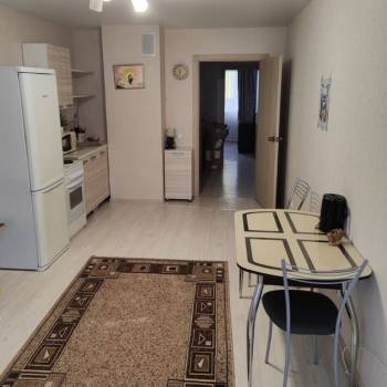 Продается 1-комнатная квартира, 42 м²