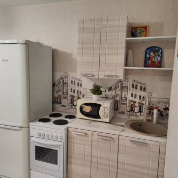 Продается 1-комнатная квартира, 42 м²