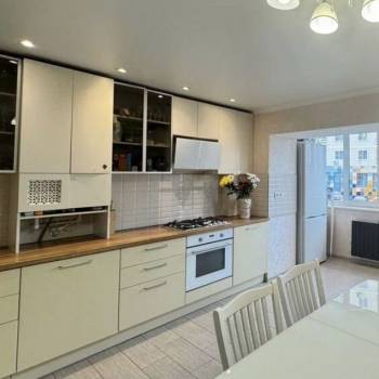 Сдается 2-х комнатная квартира, 75 м²