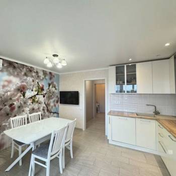 Сдается 2-х комнатная квартира, 75 м²
