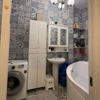 Продается Многокомнатная квартира, 80 м²