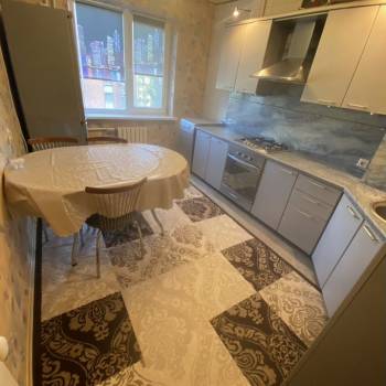 Сдается Многокомнатная квартира, 64 м²