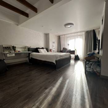 Продается Многокомнатная квартира, 160 м²