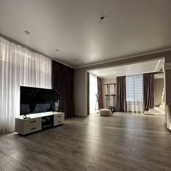 Продается Многокомнатная квартира, 160 м²