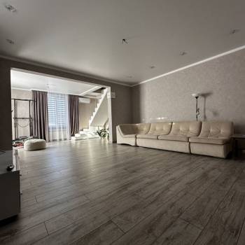 Продается Многокомнатная квартира, 160 м²