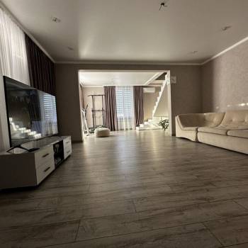 Продается Многокомнатная квартира, 160 м²