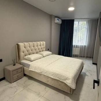 Продается 1-комнатная квартира, 42 м²