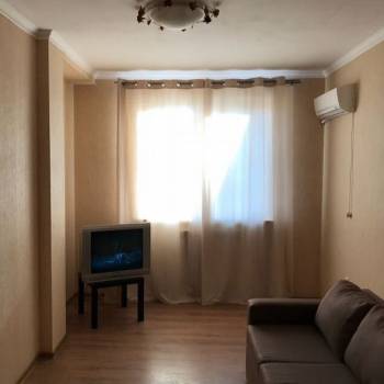 Продается 1-комнатная квартира, 53 м²