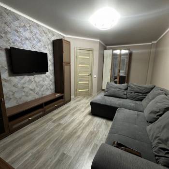 Сдается 1-комнатная квартира, 42 м²