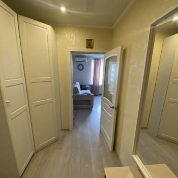 Продается 1-комнатная квартира, 42 м²