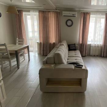 Продается 1-комнатная квартира, 42 м²