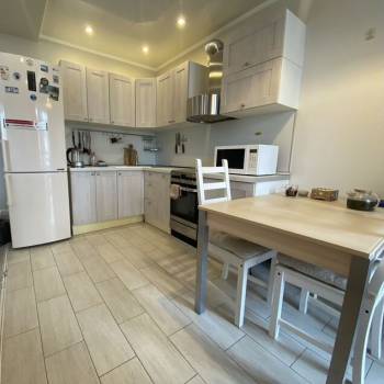 Продается 1-комнатная квартира, 42 м²