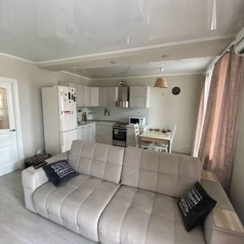 Продается 1-комнатная квартира, 42 м²