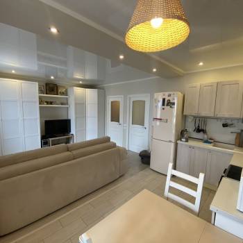 Продается 1-комнатная квартира, 42 м²