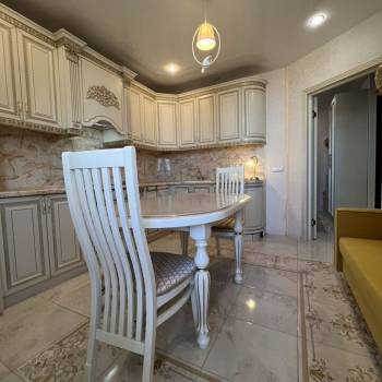 Продается 1-комнатная квартира, 42 м²