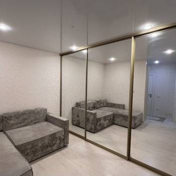 Продается 1-комнатная квартира, 42 м²
