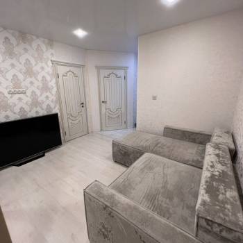 Продается 1-комнатная квартира, 42 м²