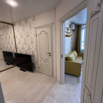 Продается 1-комнатная квартира, 42 м²