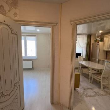 Продается 1-комнатная квартира, 42 м²