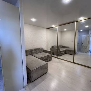 Продается 1-комнатная квартира, 42 м²