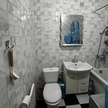 Продается Многокомнатная квартира, 60 м²