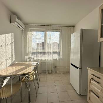 Сдается 2-х комнатная квартира, 65 м²