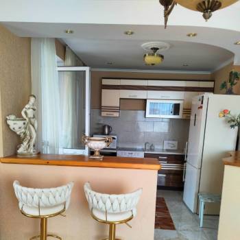Сдается 2-х комнатная квартира, 65 м²