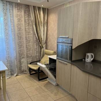 Сдается 1-комнатная квартира, 52 м²