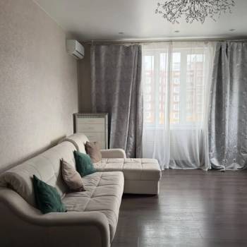 Продается 1-комнатная квартира, 42 м²