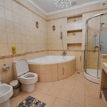 Сдается Многокомнатная квартира, 140 м²