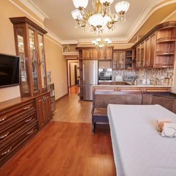 Сдается Многокомнатная квартира, 140 м²