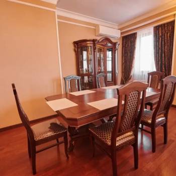 Сдается Многокомнатная квартира, 140 м²