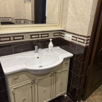Сдается 2-х комнатная квартира, 77 м²