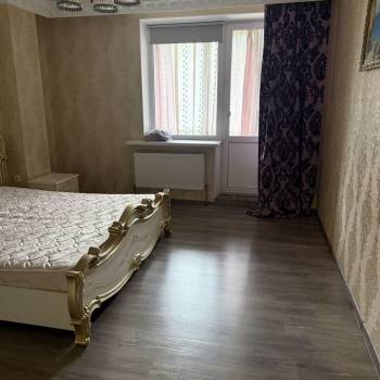 Сдается 2-х комнатная квартира, 77 м²
