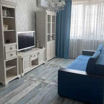 Сдается 2-х комнатная квартира, 77 м²