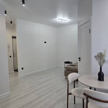 Продается 1-комнатная квартира, 42 м²