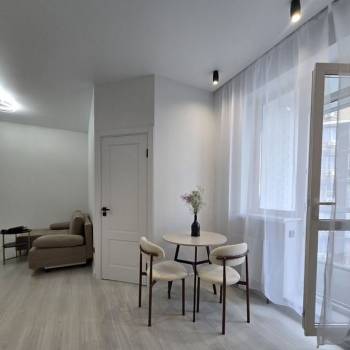 Продается 1-комнатная квартира, 42 м²