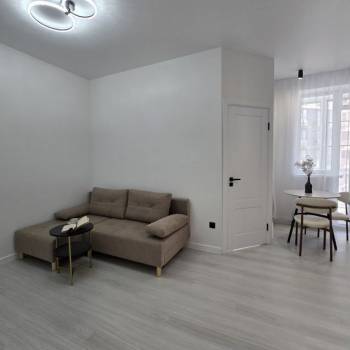 Продается 1-комнатная квартира, 42 м²
