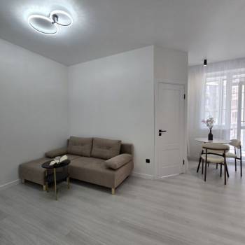 Продается 1-комнатная квартира, 42 м²