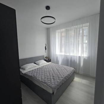 Продается 1-комнатная квартира, 42 м²