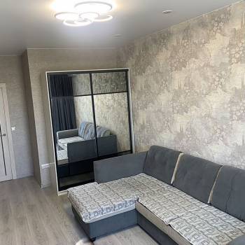 Продается 1-комнатная квартира, 42 м²