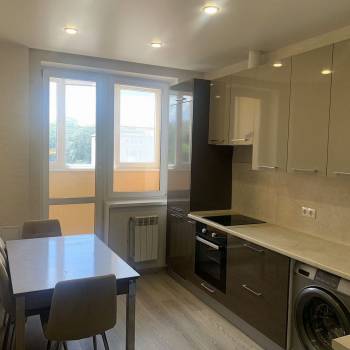 Продается 1-комнатная квартира, 42 м²